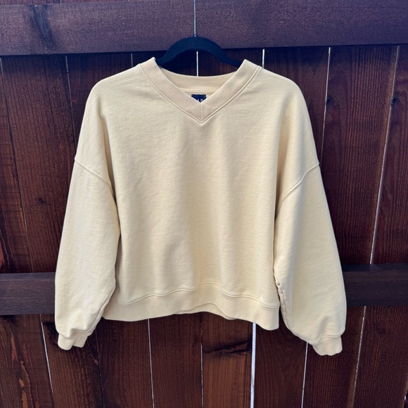 Butter yellow vneck sweatshirt GAP size medium - Picture 2 of 5